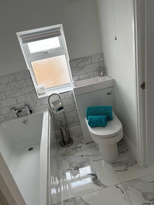 Clare Street - 3 Bedroom House With Private Parking Merthyr Tydfil Ngoại thất bức ảnh